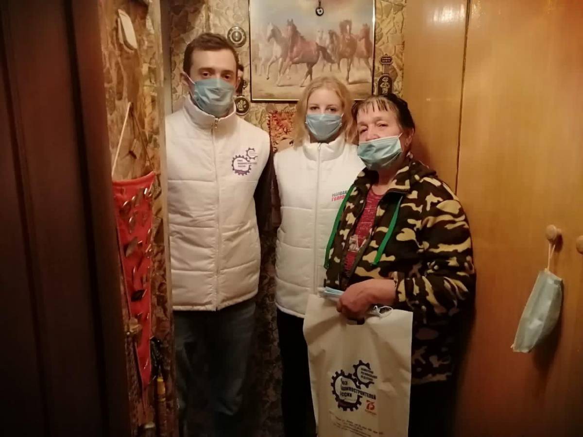 Союзмашевцы совместно с членами МГЕР оказали адресную помощь одиноким представителям старшего поколения 