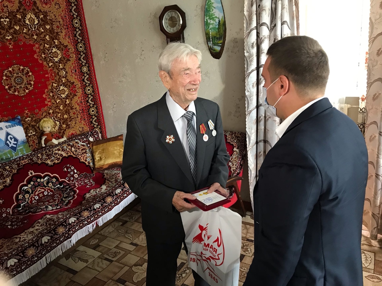 Самарские союзмашевцы продолжают поздравлять ветеранов труда