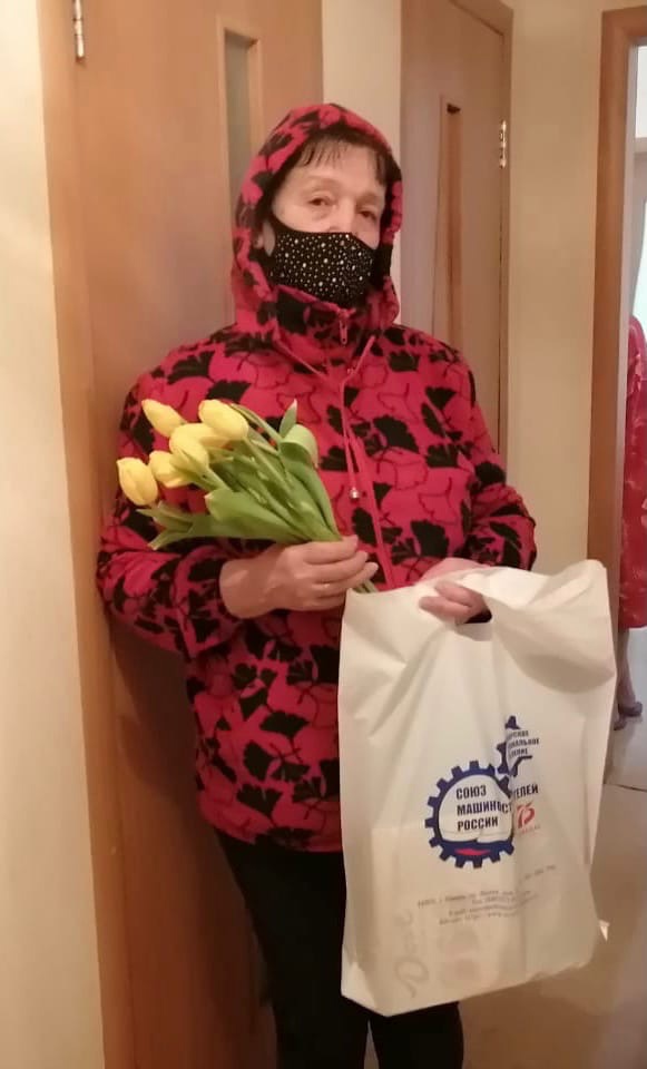 Члены СРО ООО "Союз машиностроителей России" поздравляют ветеранов труда с 8 Марта
