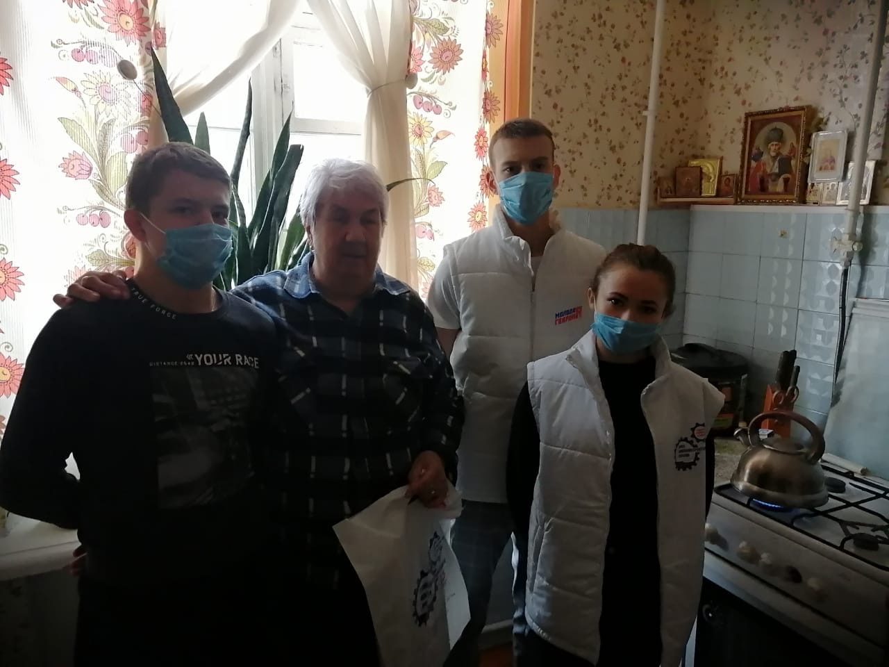 Союзмашевцы помогли навести порядок в доме ребенку Войны Сусликовой И.Г.